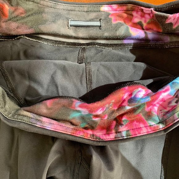 Lululemon Spring Has Sprung Crops- Size 8 - Picture 7 of 8